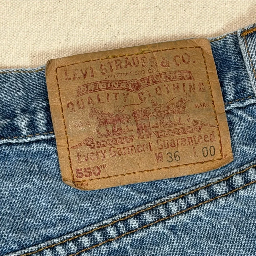 Vintage Levis 550 Relaxed Fit Denim Shorts Mens 34 Medium Wash Cotton Y2K Jorts